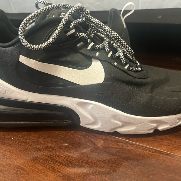 Nike AirMax 270 React Black/White - Picture 11 of 11